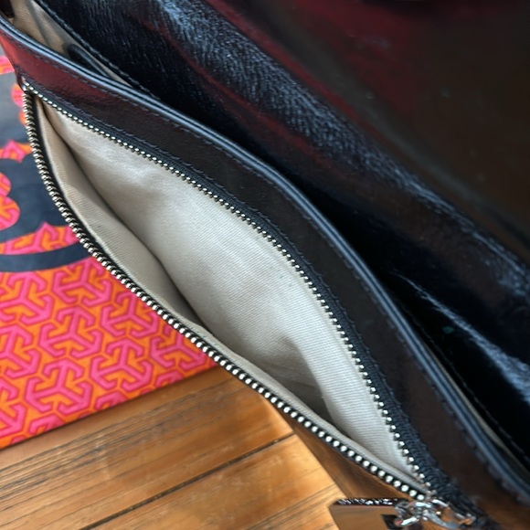 Tory Burch clutch with chain strap - Picture 8 of 10